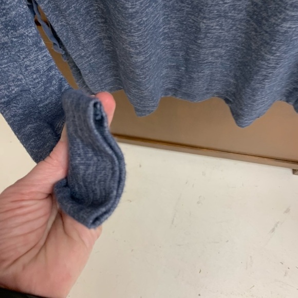 UGG tunic top sweater side slit w/ribbon close XS L26 in 19 in pit winter - Picture 8 of 10